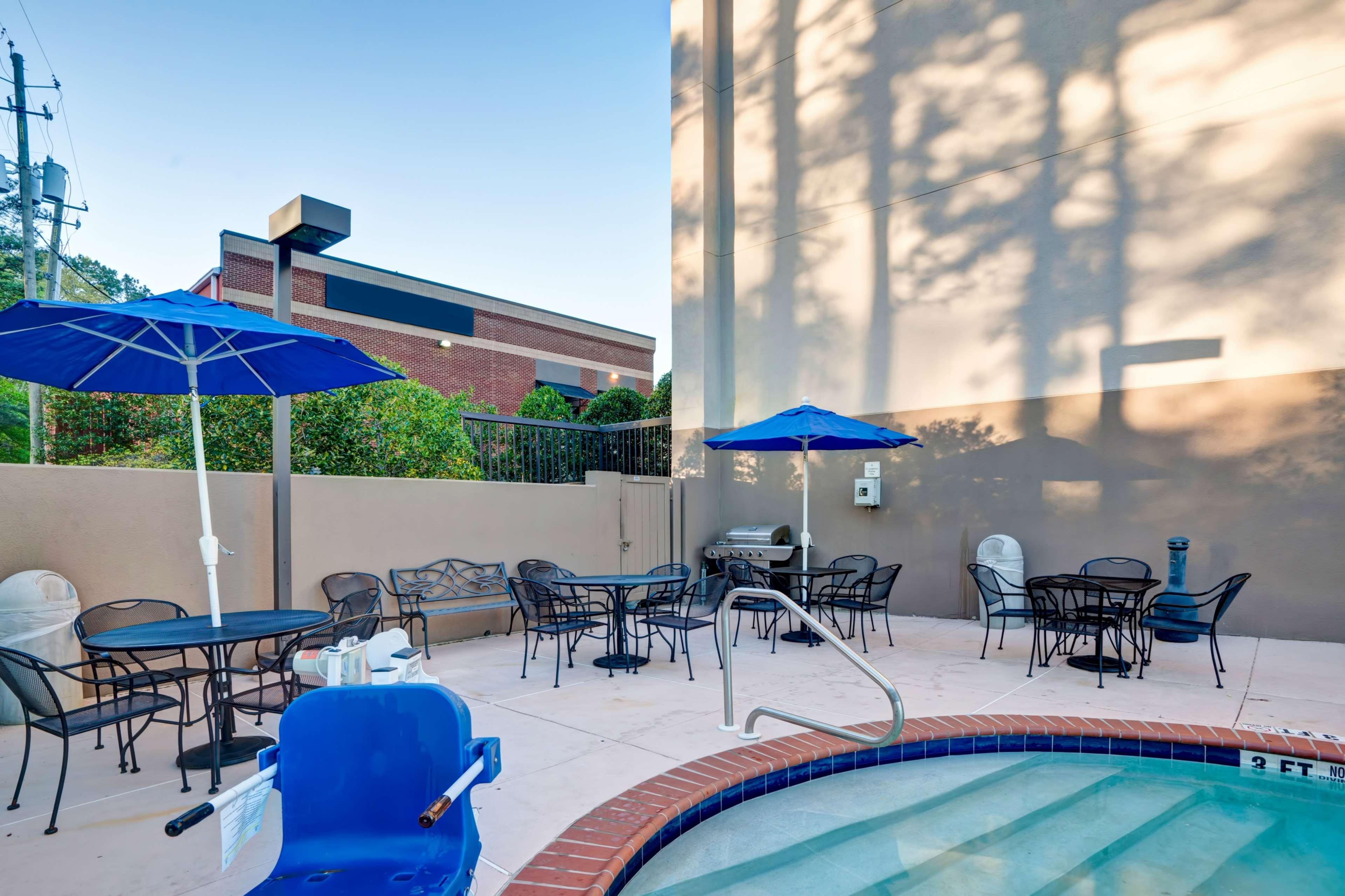Hampton Inn Birmingham/Mountain Brook Exterior photo