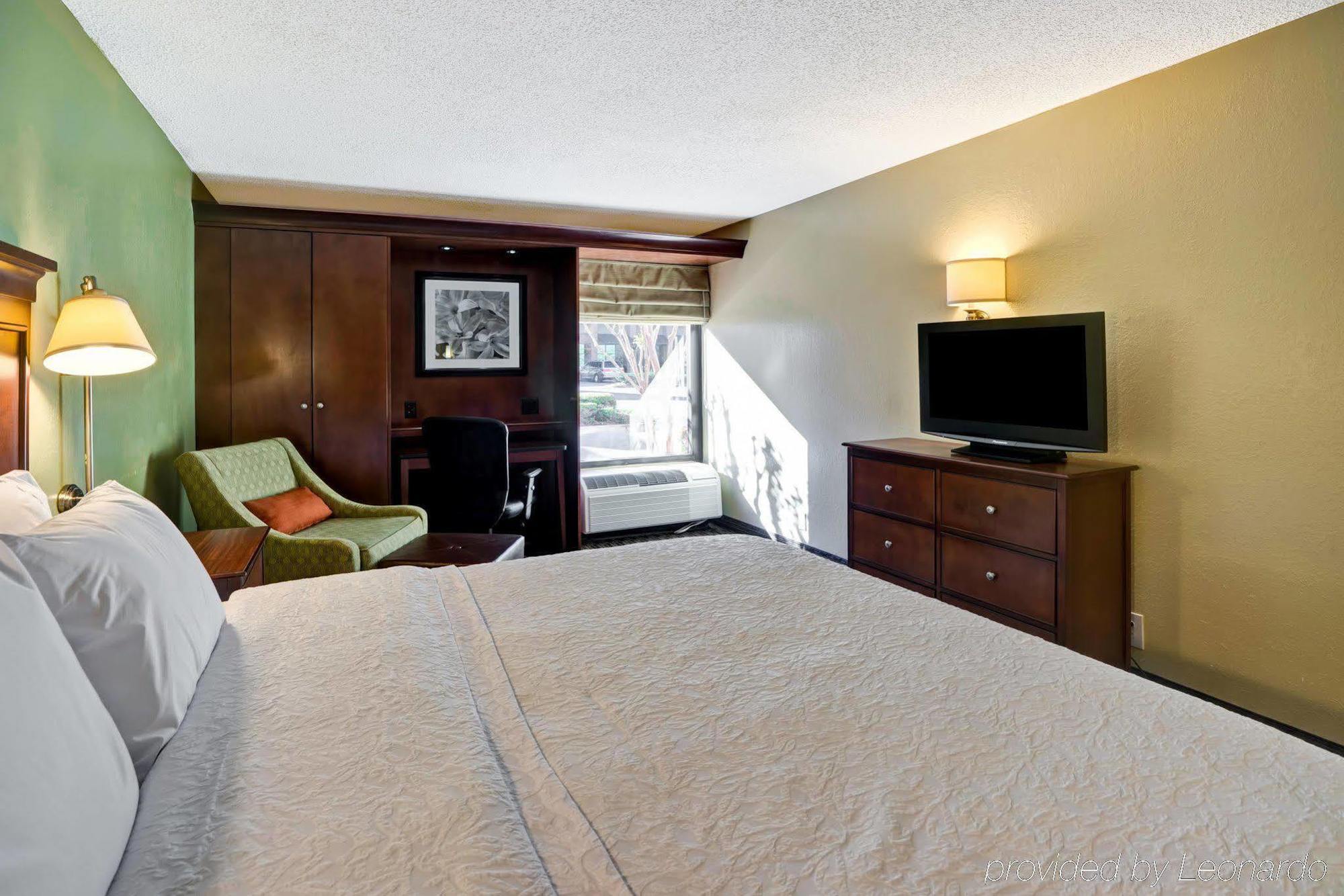 Hampton Inn Birmingham/Mountain Brook Exterior photo